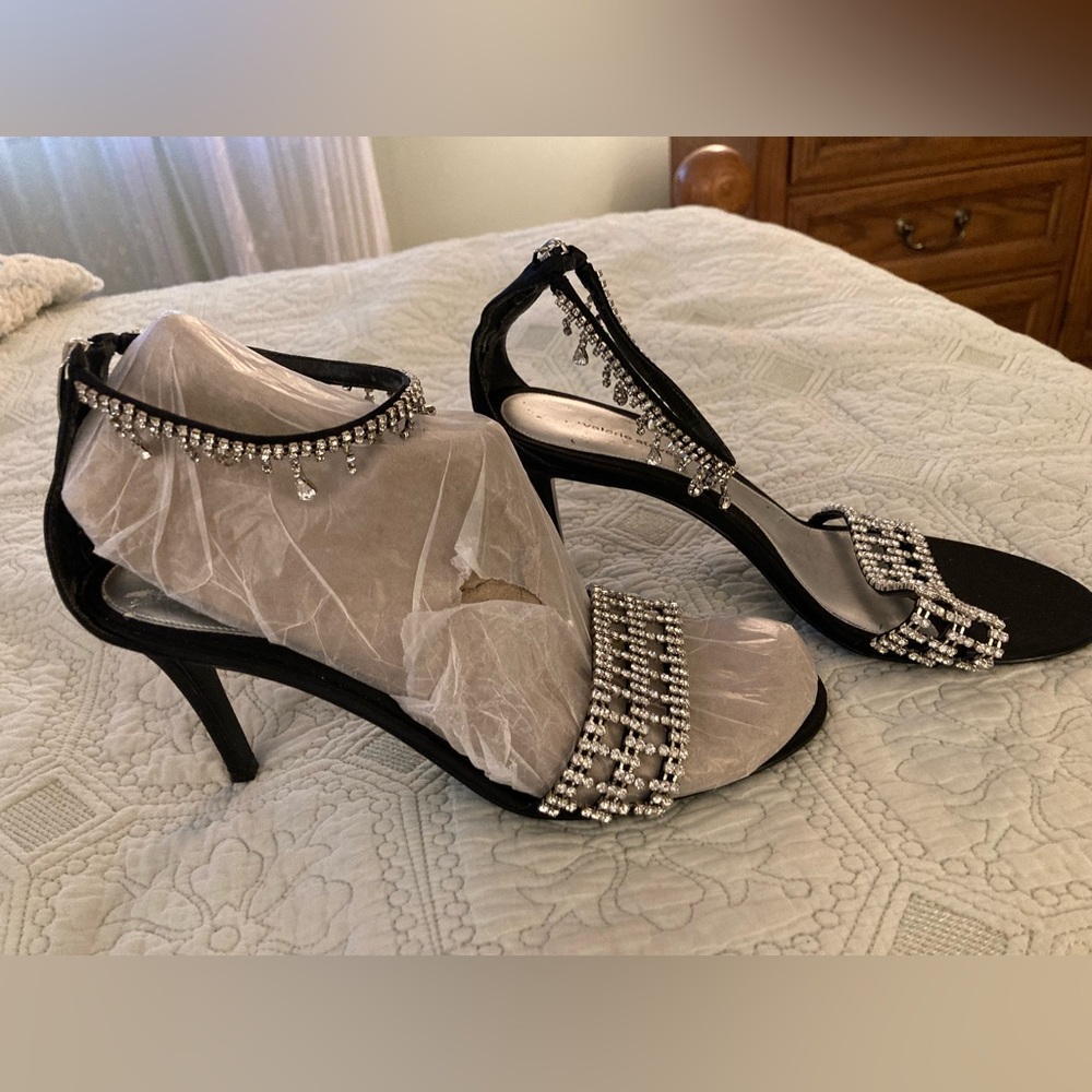 Super Sexy! VALERIE STEVENS Black w Rhinestone Ankle Strap Zip Up Heel Sz 7.5